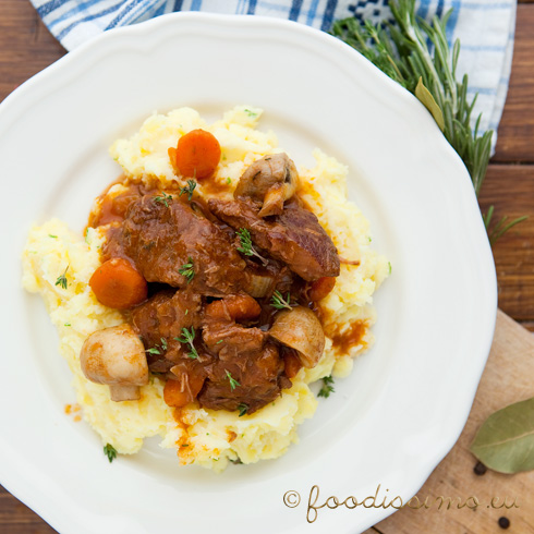 Dusené hovädie ala beef bourguignon